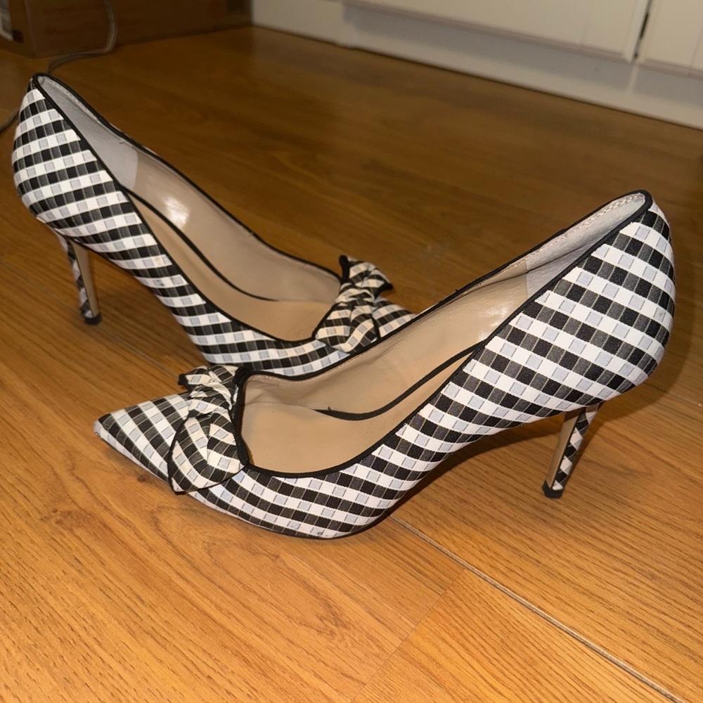 Ann Taylor Black and White Heels Elegant Design